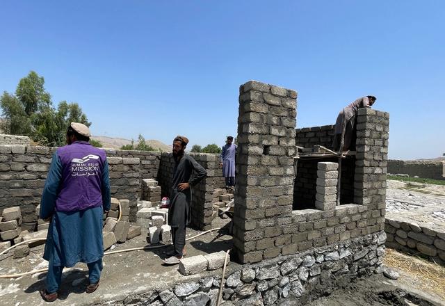 HRM Charity Aid Worker Helping to Construct a Masjid | Human Relief Mission