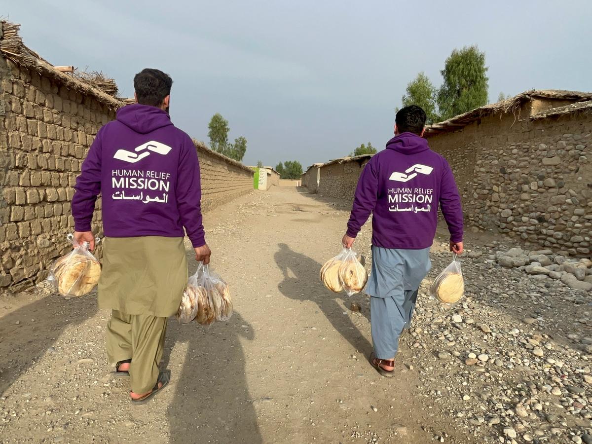 HRM Aid Workers Taking fresh bread to families in Afghanistan | Human Relief Mission