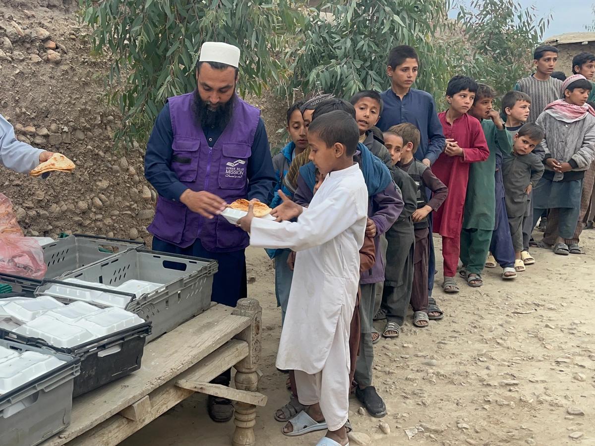 HRM Aid Workers distributing hot meals | Human Relief Mission