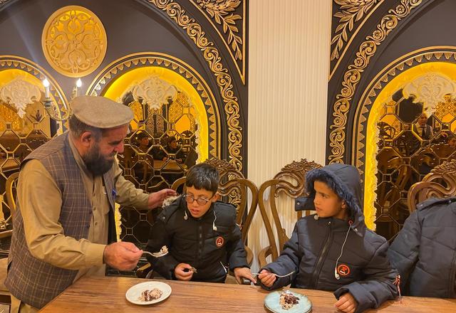 Orphans in Afghanistan Eating | Human Relief Mission
