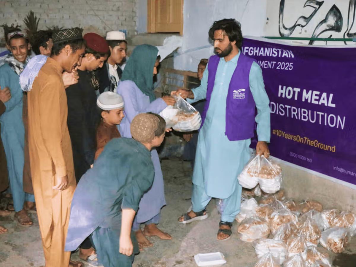Fresh hot meals being distributed in Afghanistan | Human Relief Mission