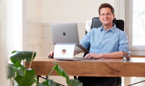 Tobias Heitkötter am Arbeitsplatz