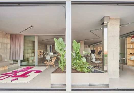 This is the alternative text