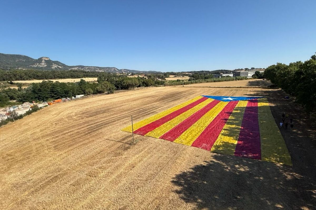 El Consell de la República desplega a Balenyà l’estelada més gran del món pel pas del Tour