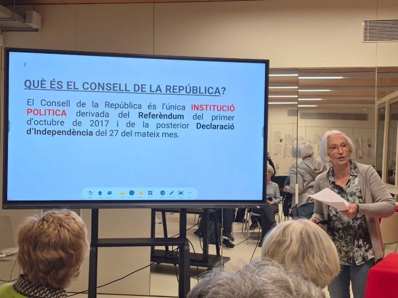 La vicepresidenta Rossell presenta el Pla de Govern al Centre Social de Sants