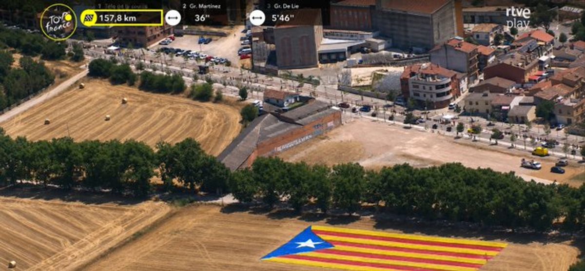 El Consell de la República desplega «l'estelada més gran del món»
