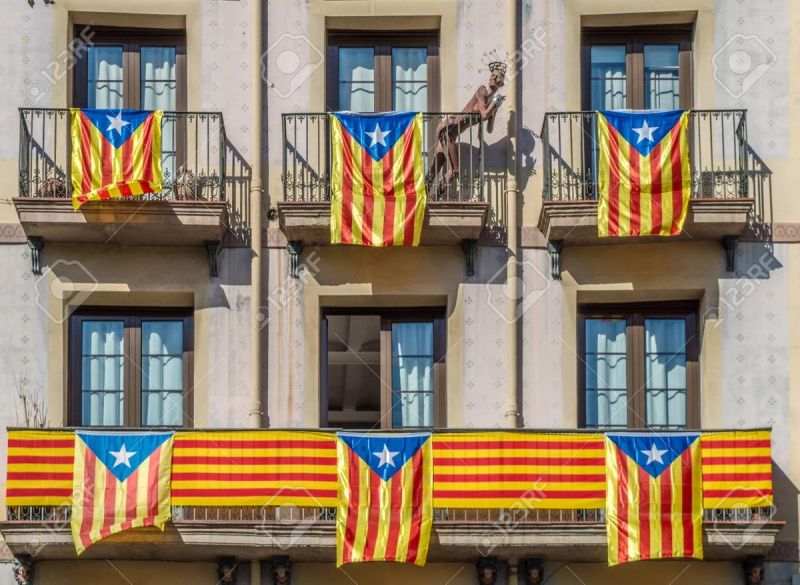 Tornem a omplir els balcons i les finestres d'estelades