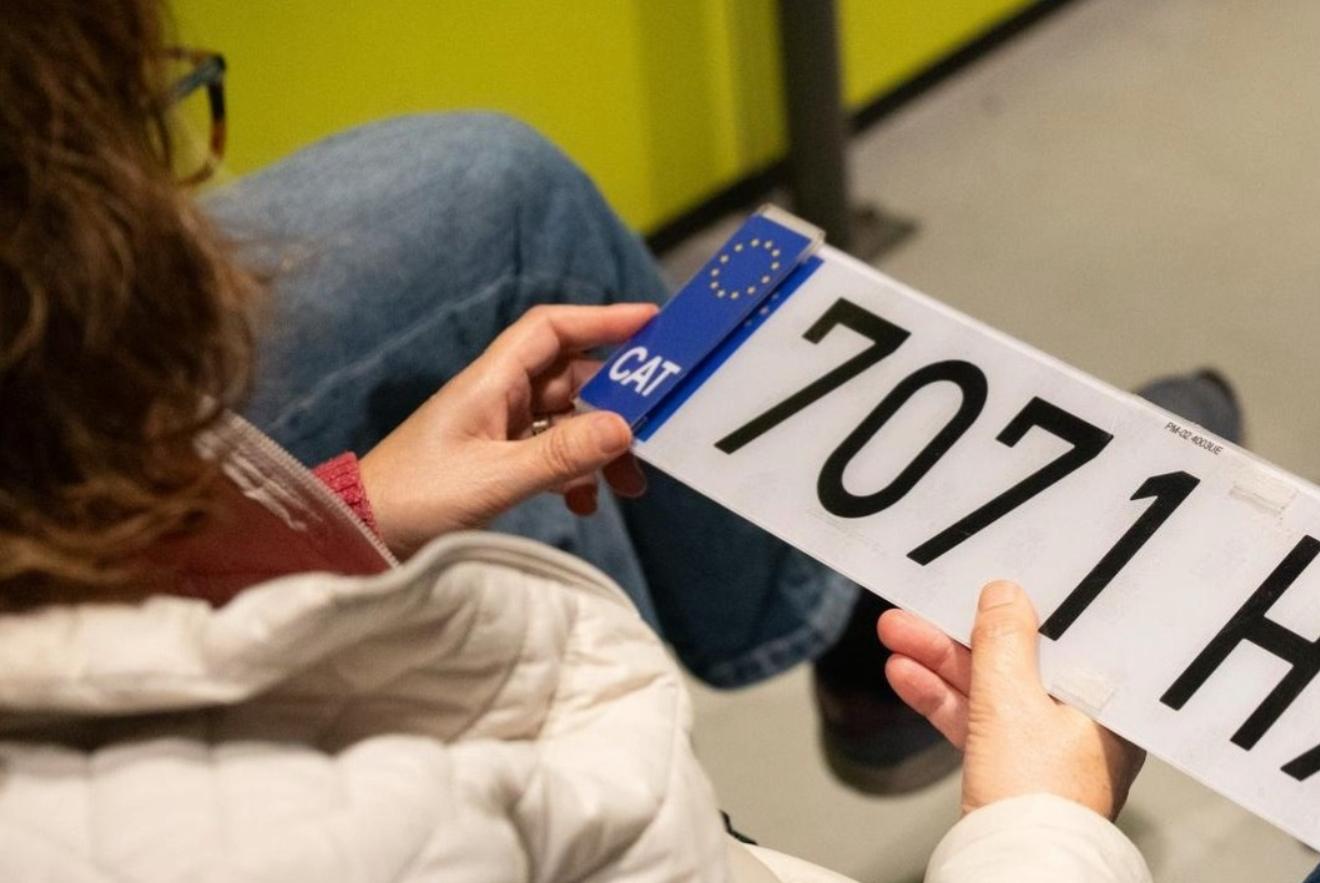 El Consell impulsa el distintiu nacional a les matrícules amb aval de la jurisprudència