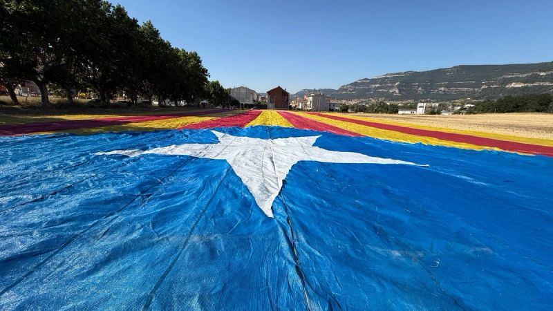 El Consell de la República desplega l'estelada més gran del món a Balenyà al pas del Tour de França