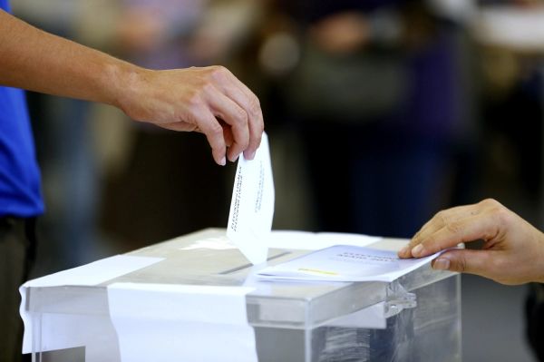 El Consell proposa eleccions sense llistes de partits i amb mandat limitat a dues legislatures