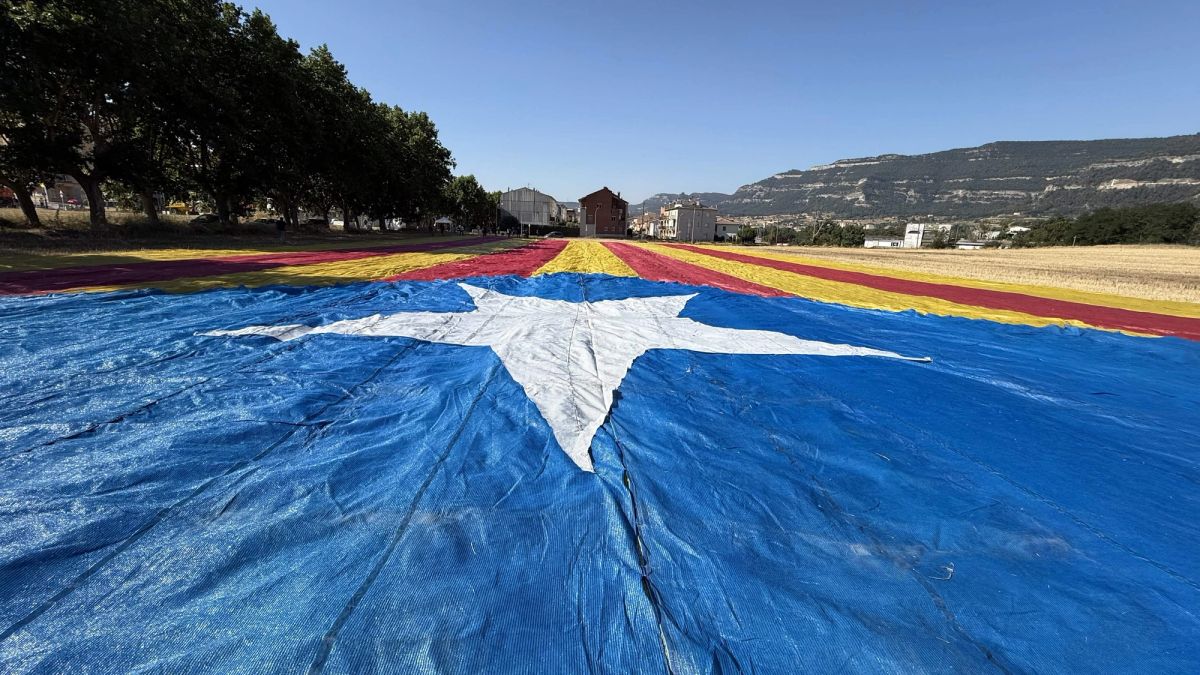 Despleguen l'estelada més gran del món al pas del Tour de França per Balenyà
