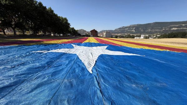 Despleguen l'estelada més gran del món al pas del Tour de França per Balenyà