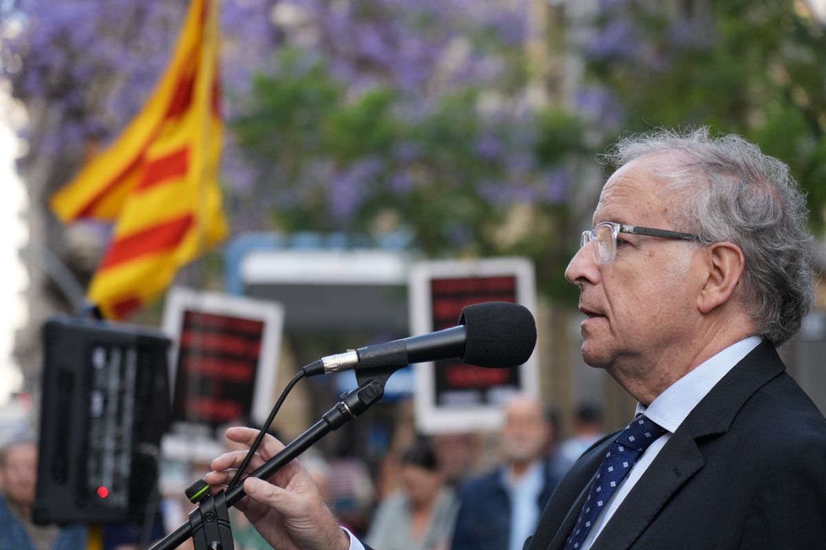 El president Domingo participar a la concentració davant Via Laietana, 43