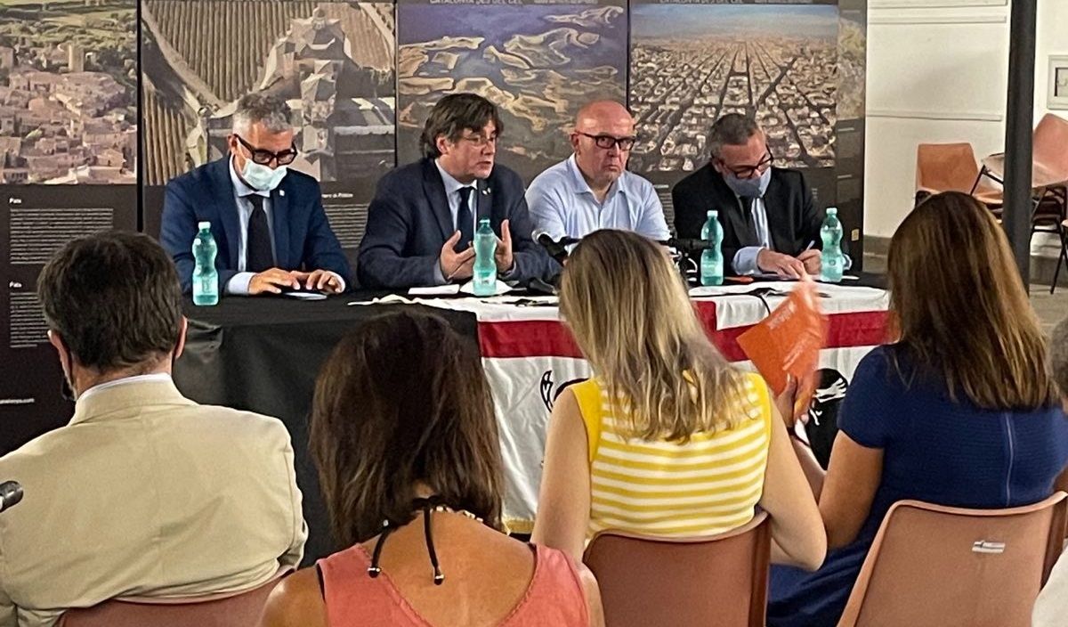 Puigdemont: “Sóc el president del Consell, exiliat per defensar les meves idees”