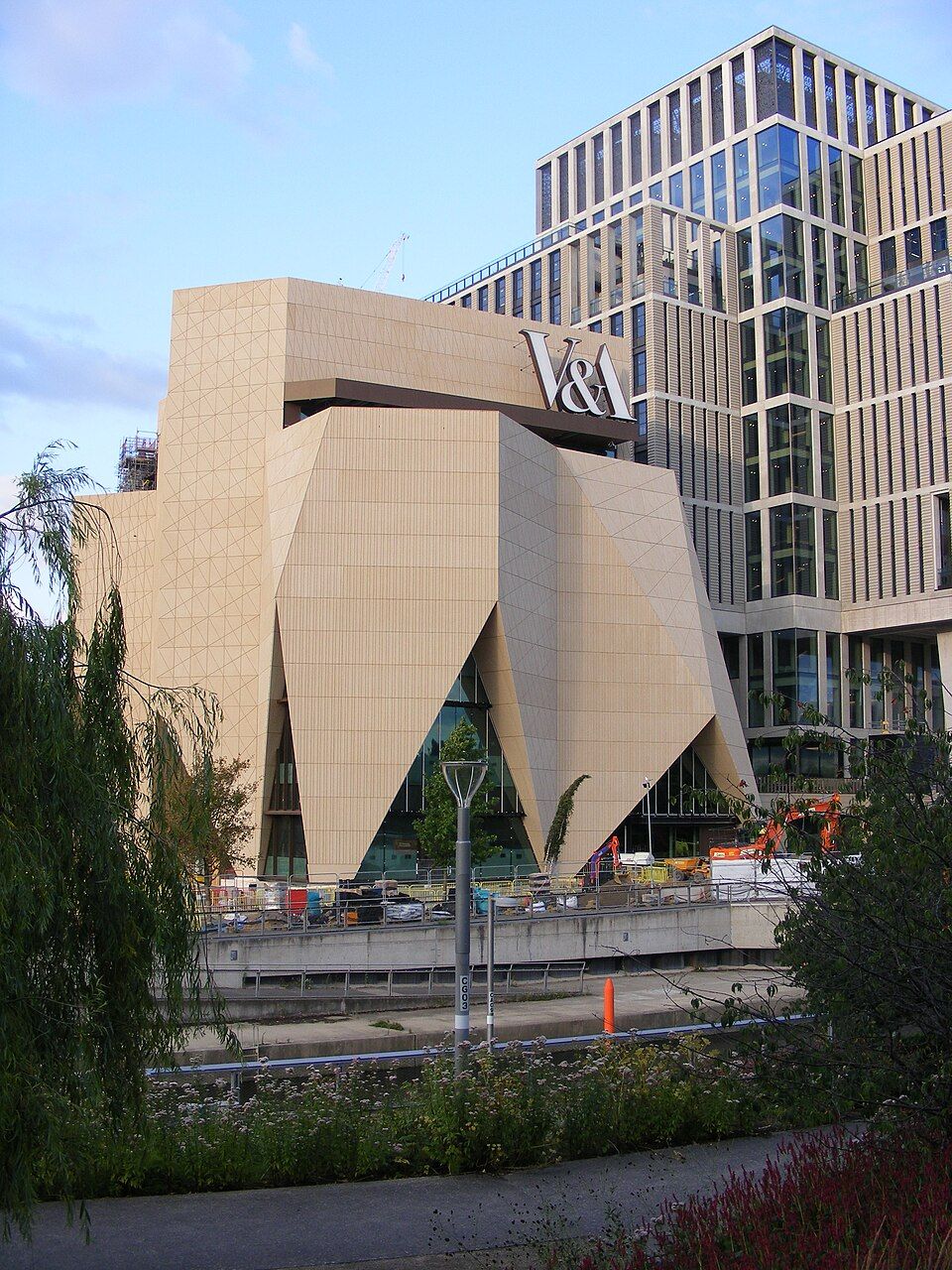 V&A faces calls to become a living wage employer on eve of Stratford opening