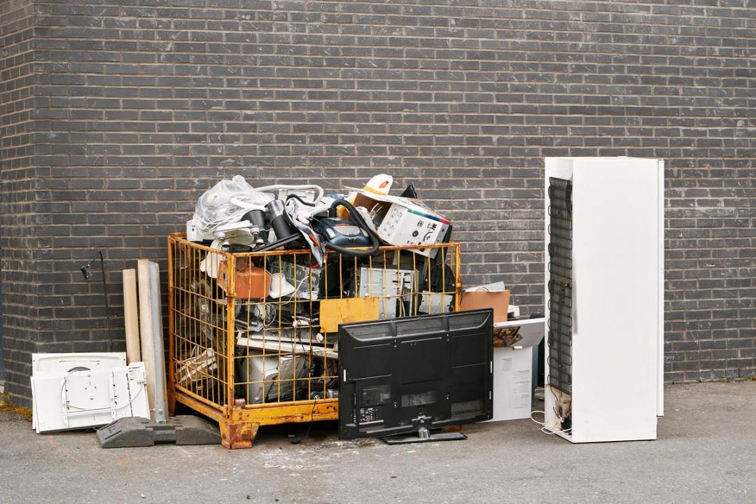 Bulky waste and dumped electronics