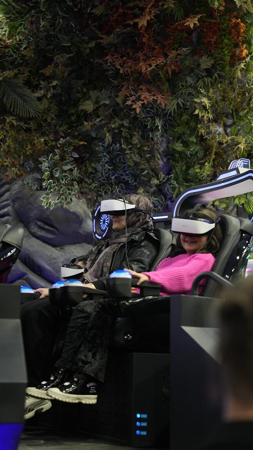 VR Virtual Reality Experience - 3