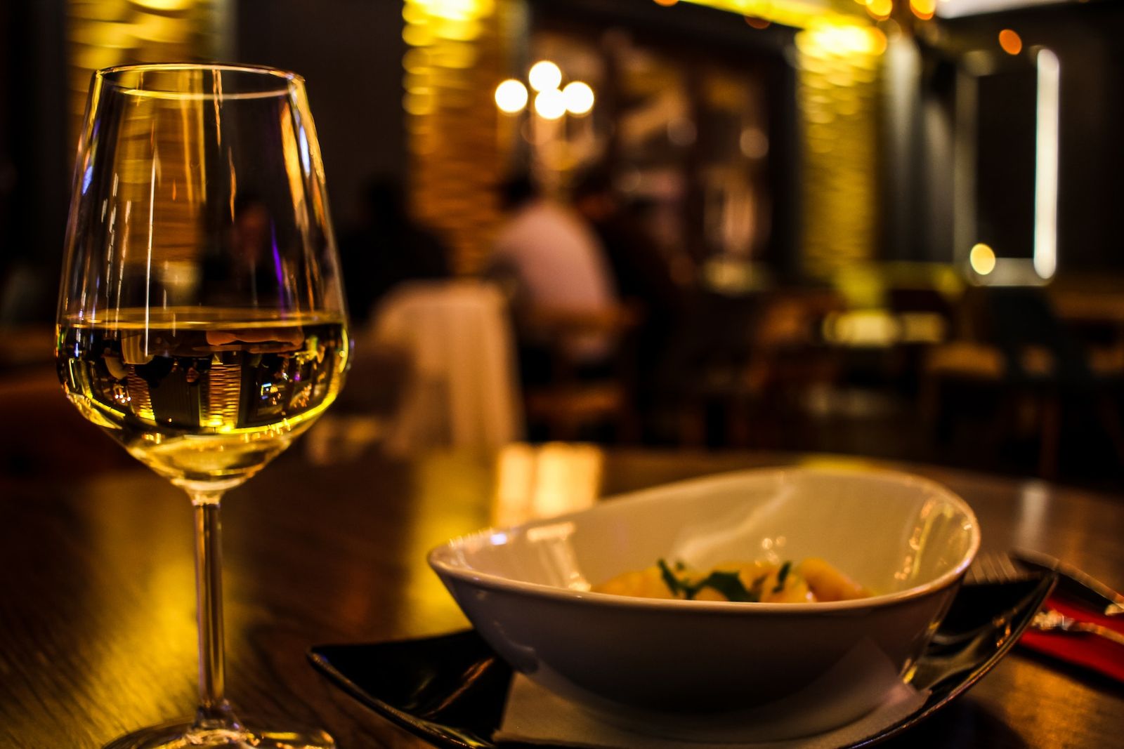 Vino e cibo a tavola