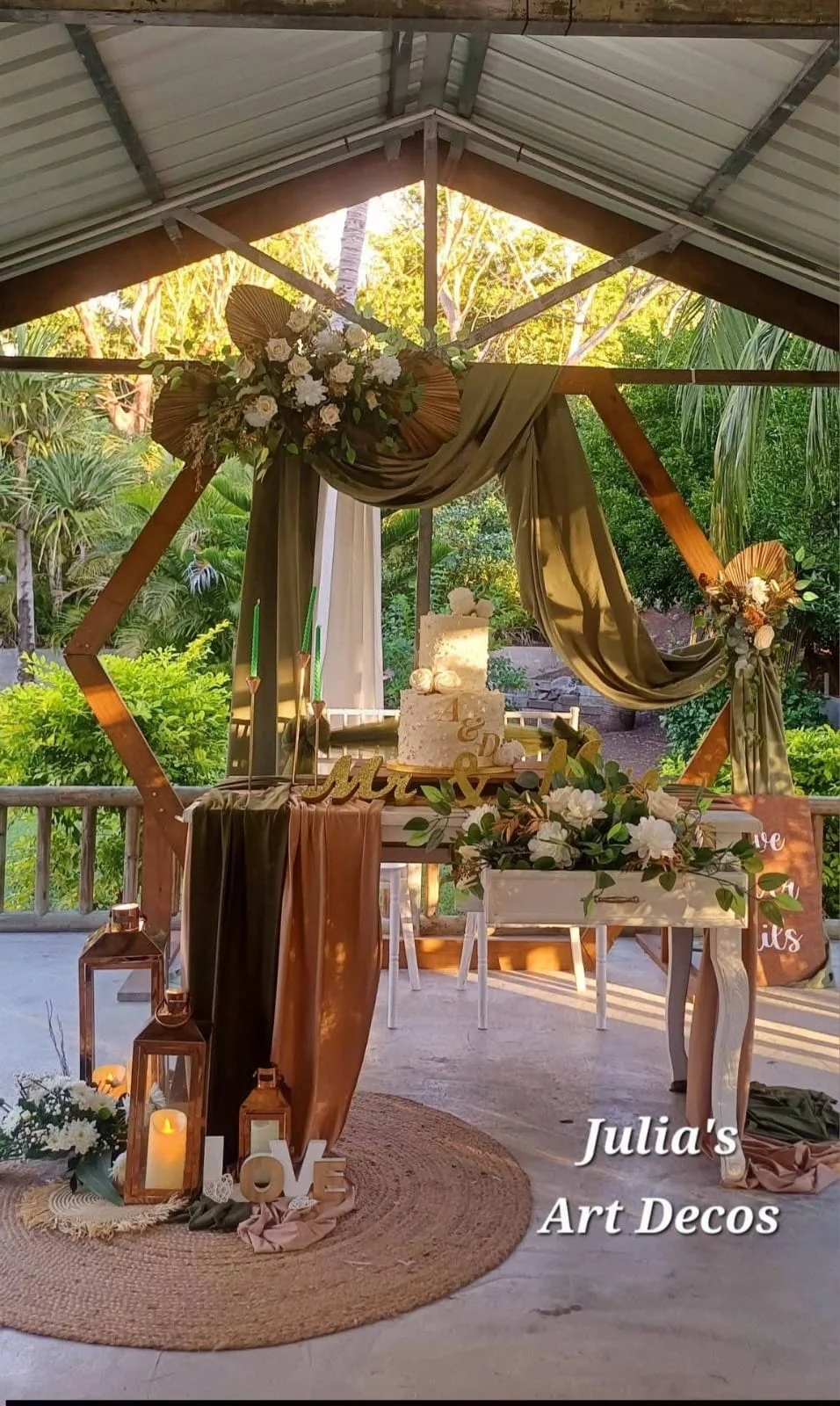 Julia's Art Decos — photo 3