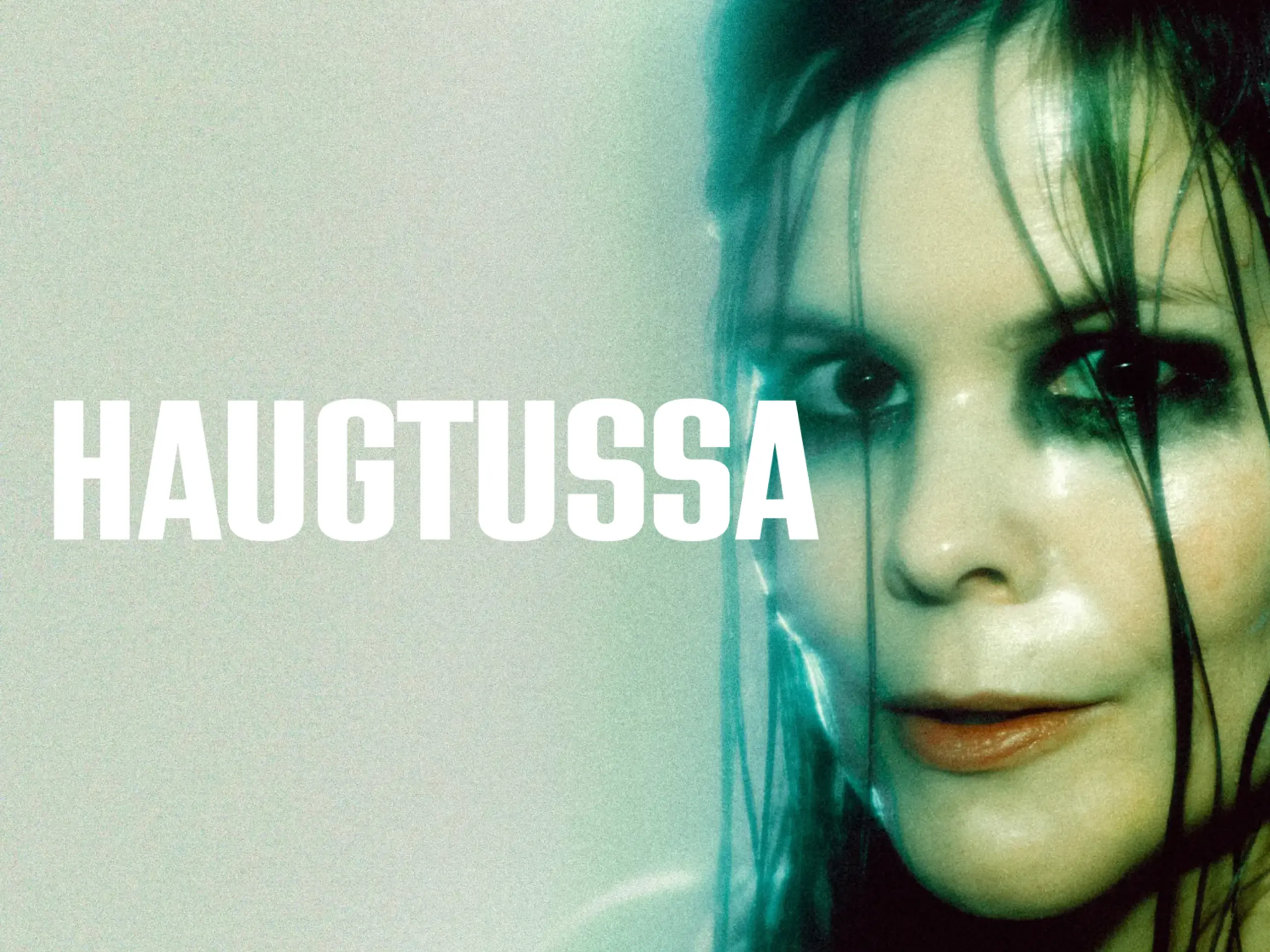 Portrett av kvinne, med tekst "Haugtussa"