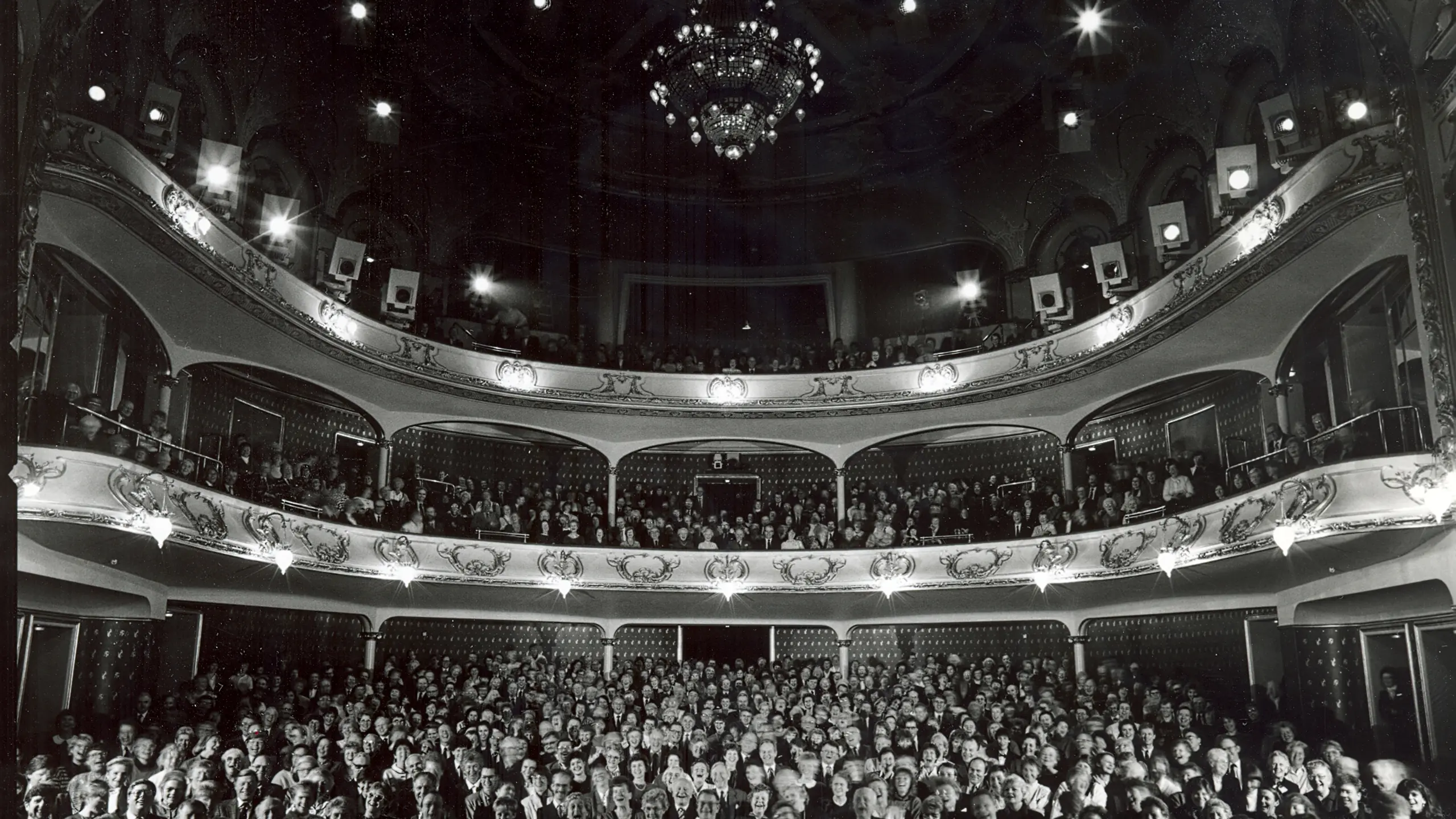 Publikum på Hovedscenen, tatt fra scenen