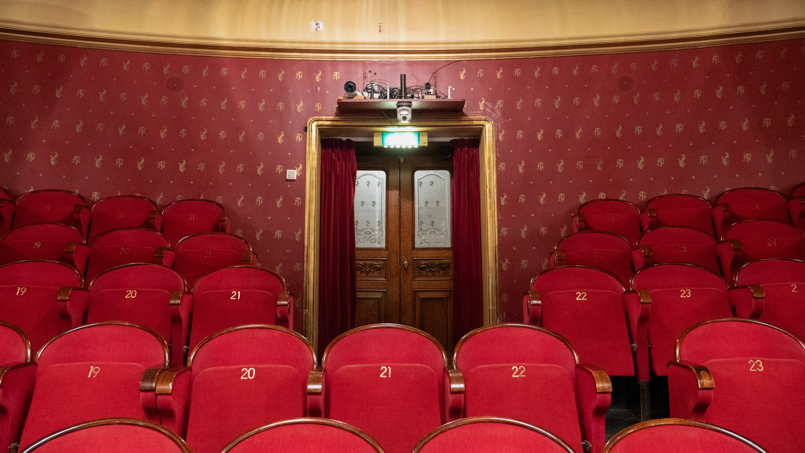 Seter og tredør på Hovedscenen