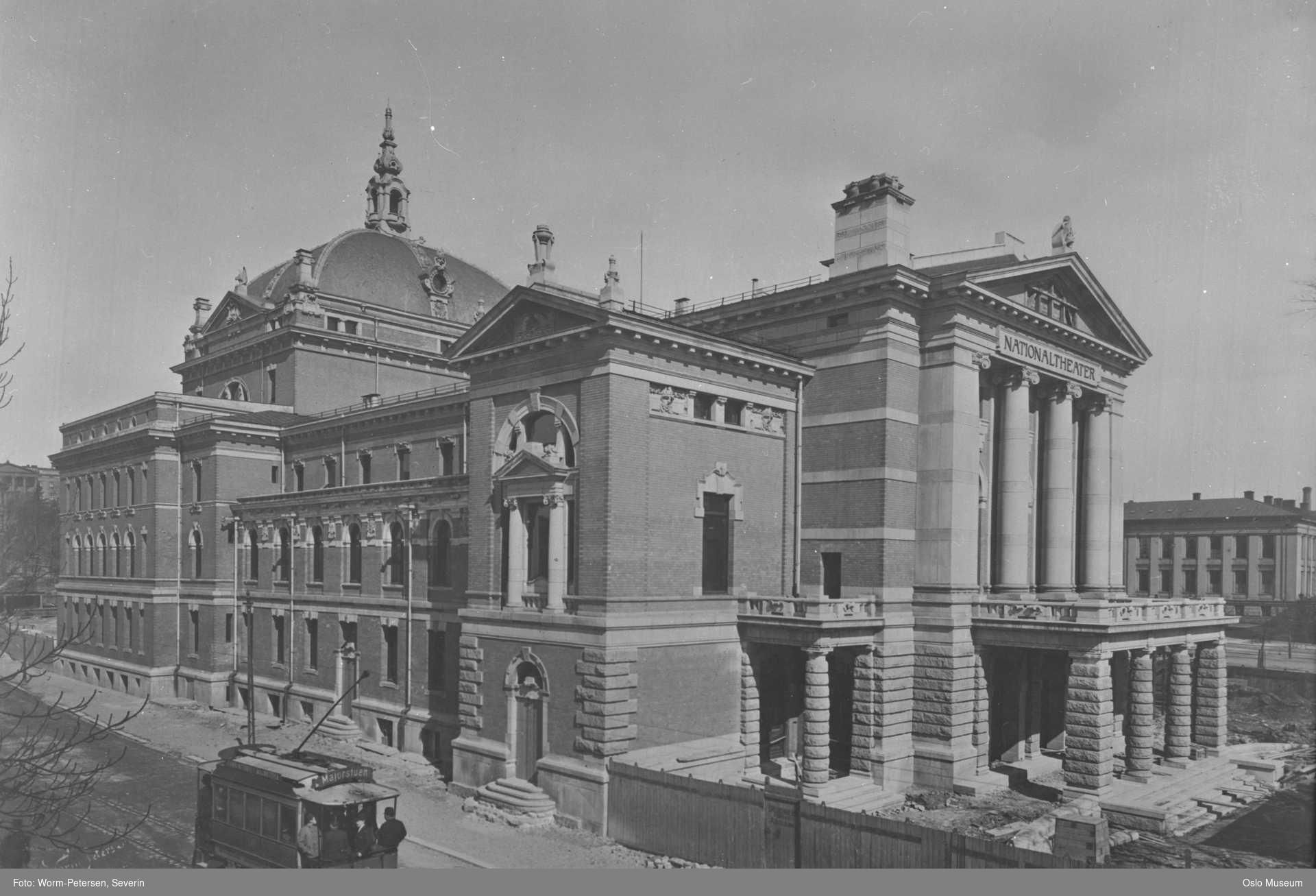 Nationaltheatret under bygging på slutten av 1890-tallet.
