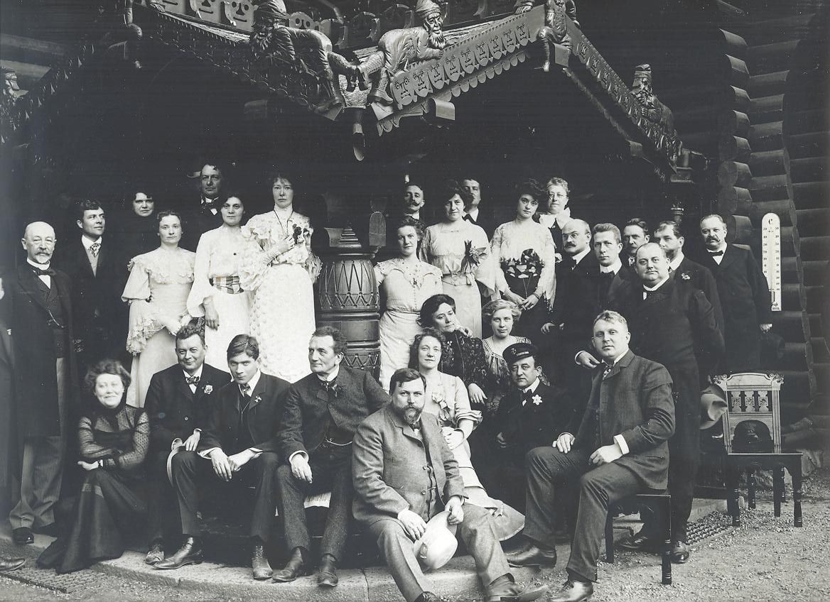 Gammelt gruppebilde av et 20-talls mennesker