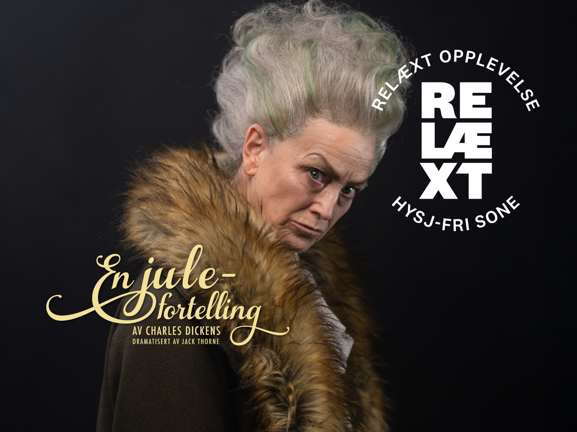 Kvinne i pelskrage med seriøst uttrykk med tittel "En julefortelling av Charles Dickens dramatisert av Jack Thorne" og "Relæxt opplevelse Hysj-fri sone"
