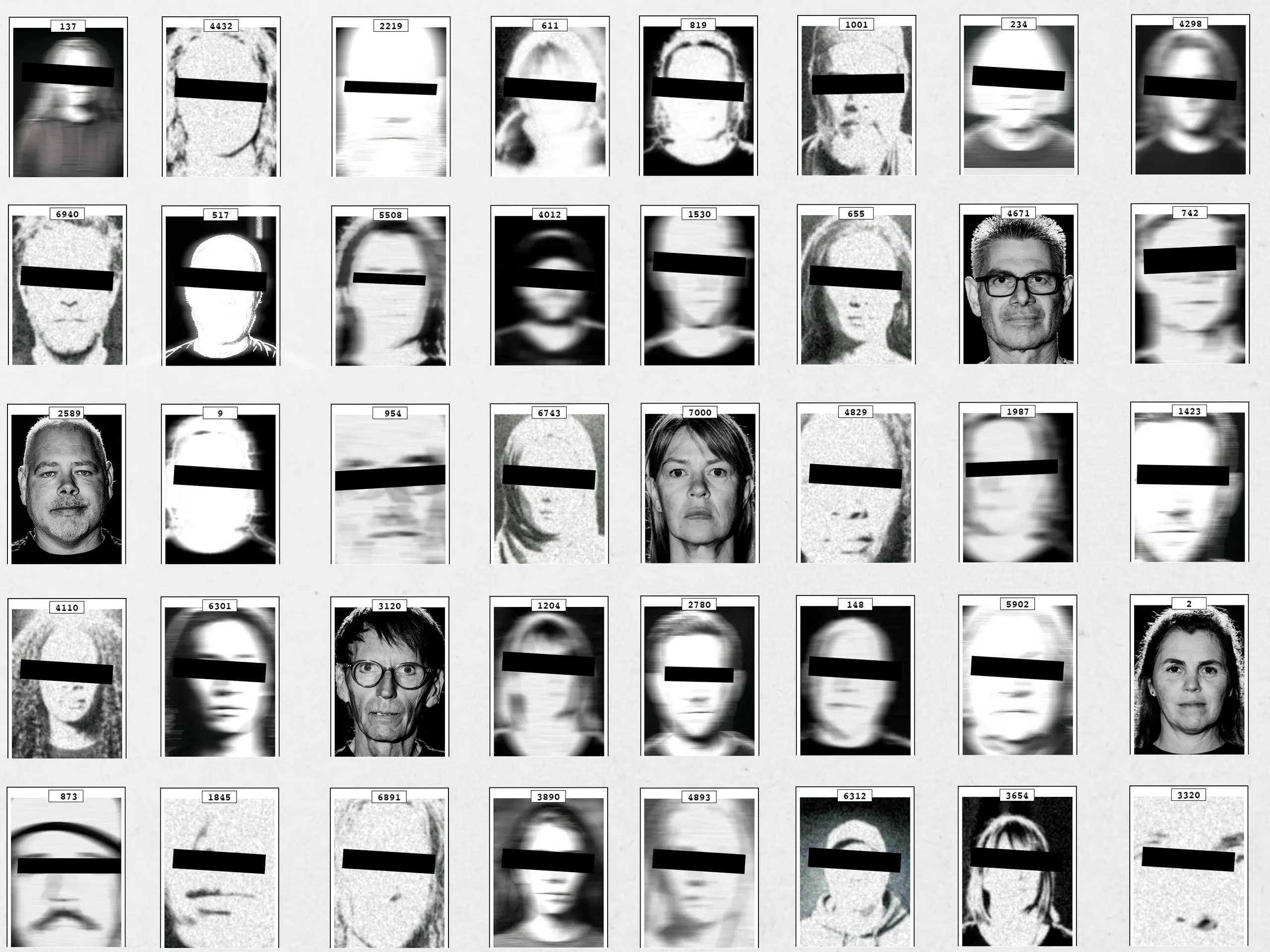 Collage med "mugshots", der noen har svart stripe over øynene