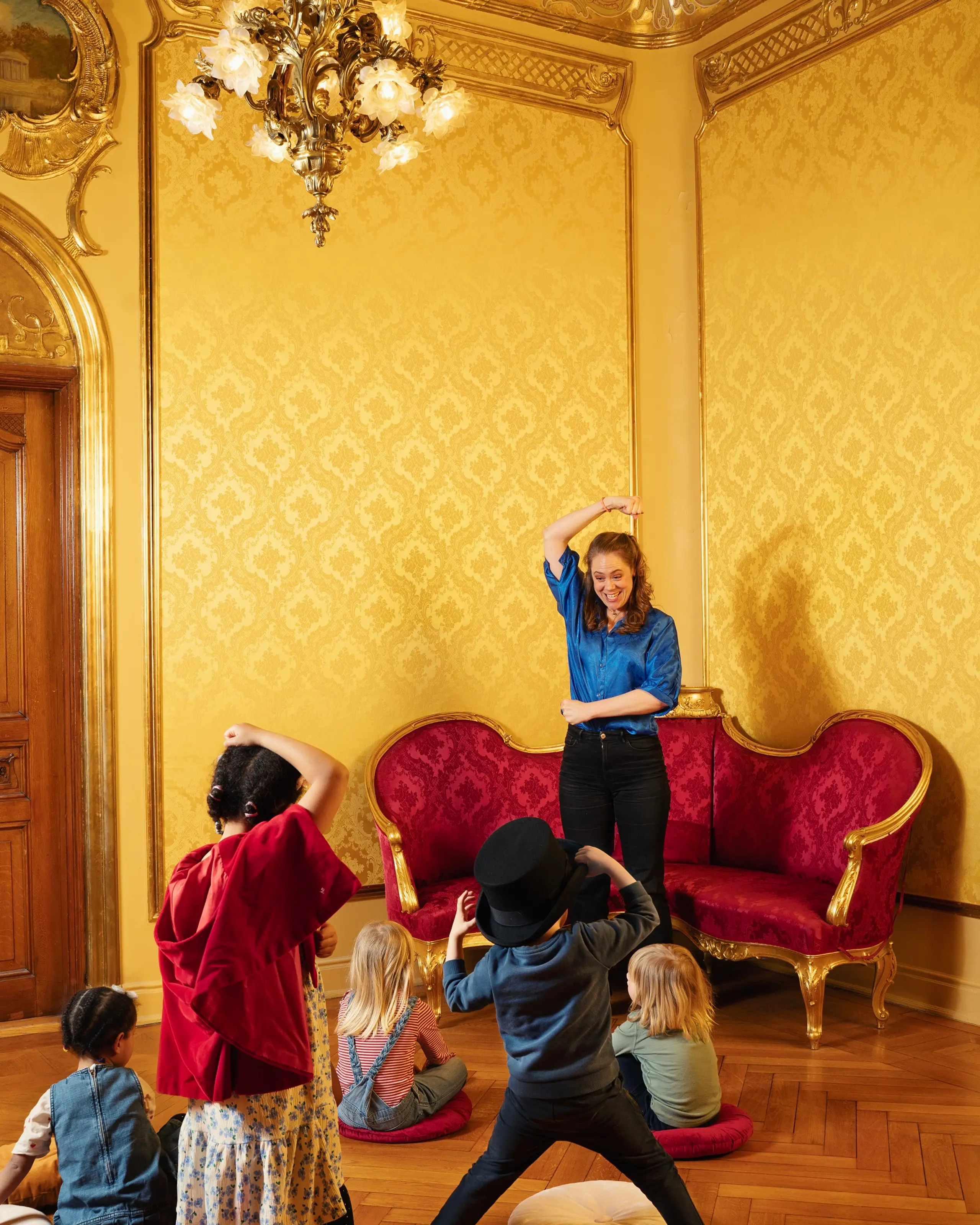 Barn og formidler i kongelosjen