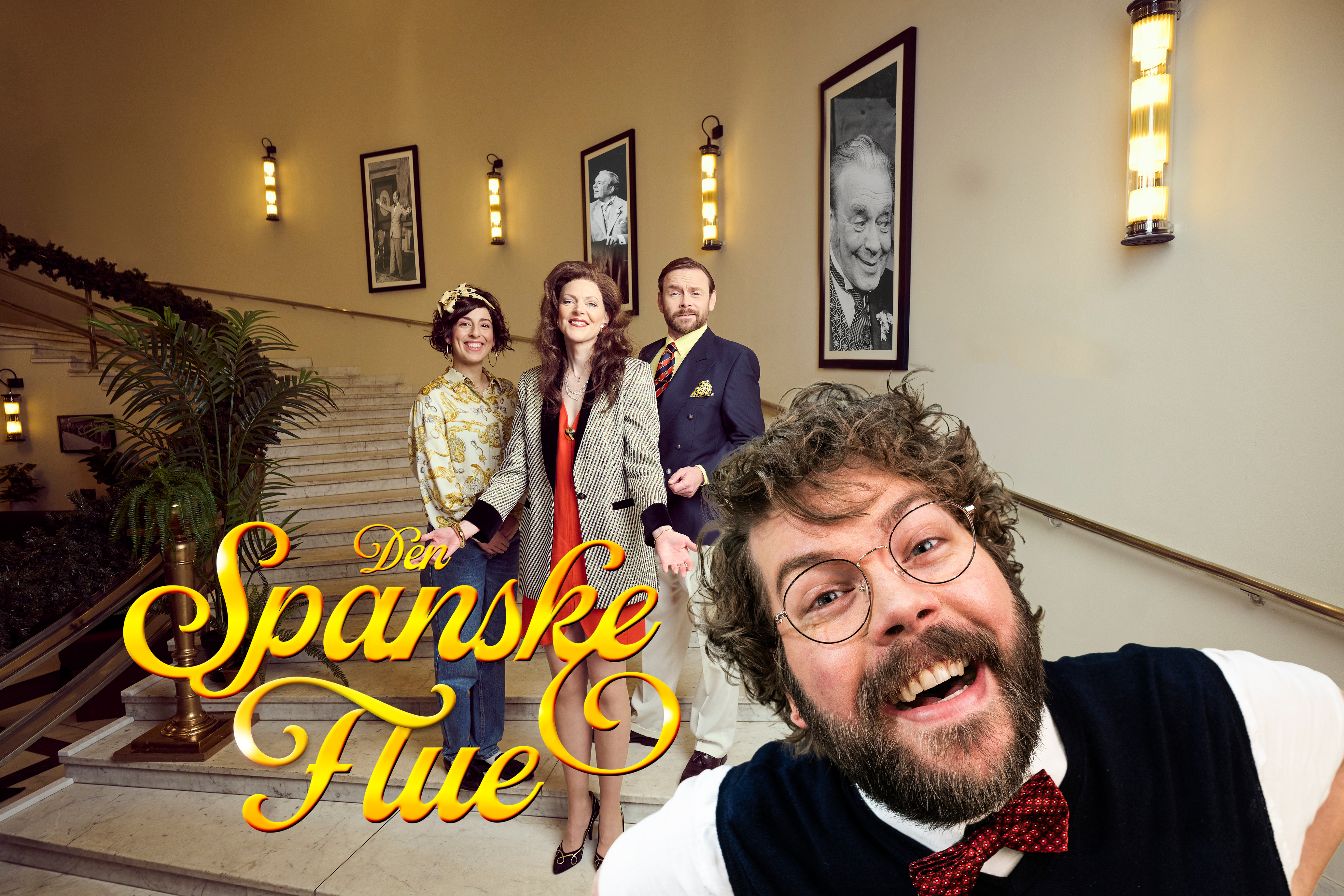 Fire personer i en trapp med tekst "Den spanske flue"
