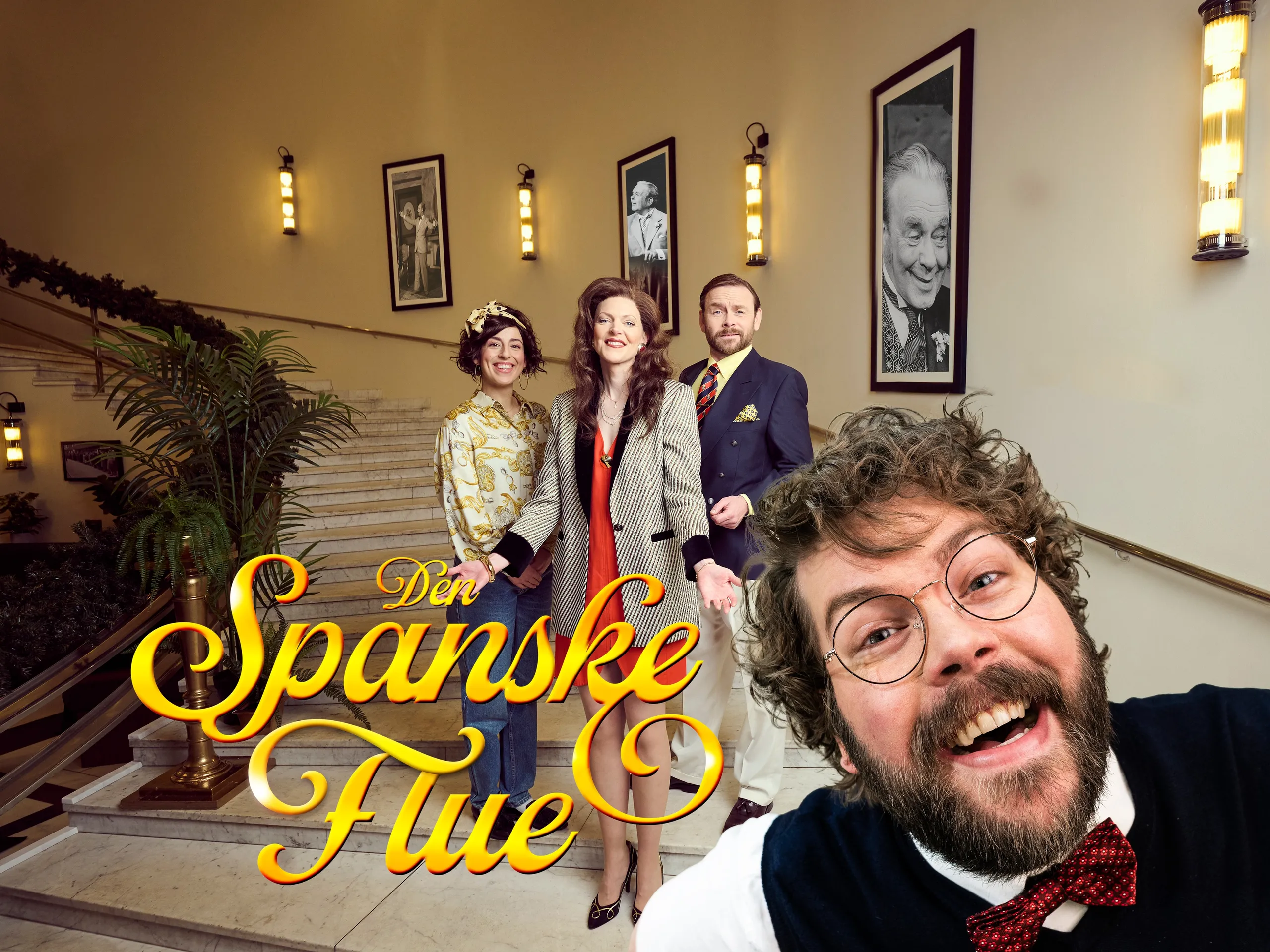 Fire personer i en trapp med tekst "Den spanske flue"