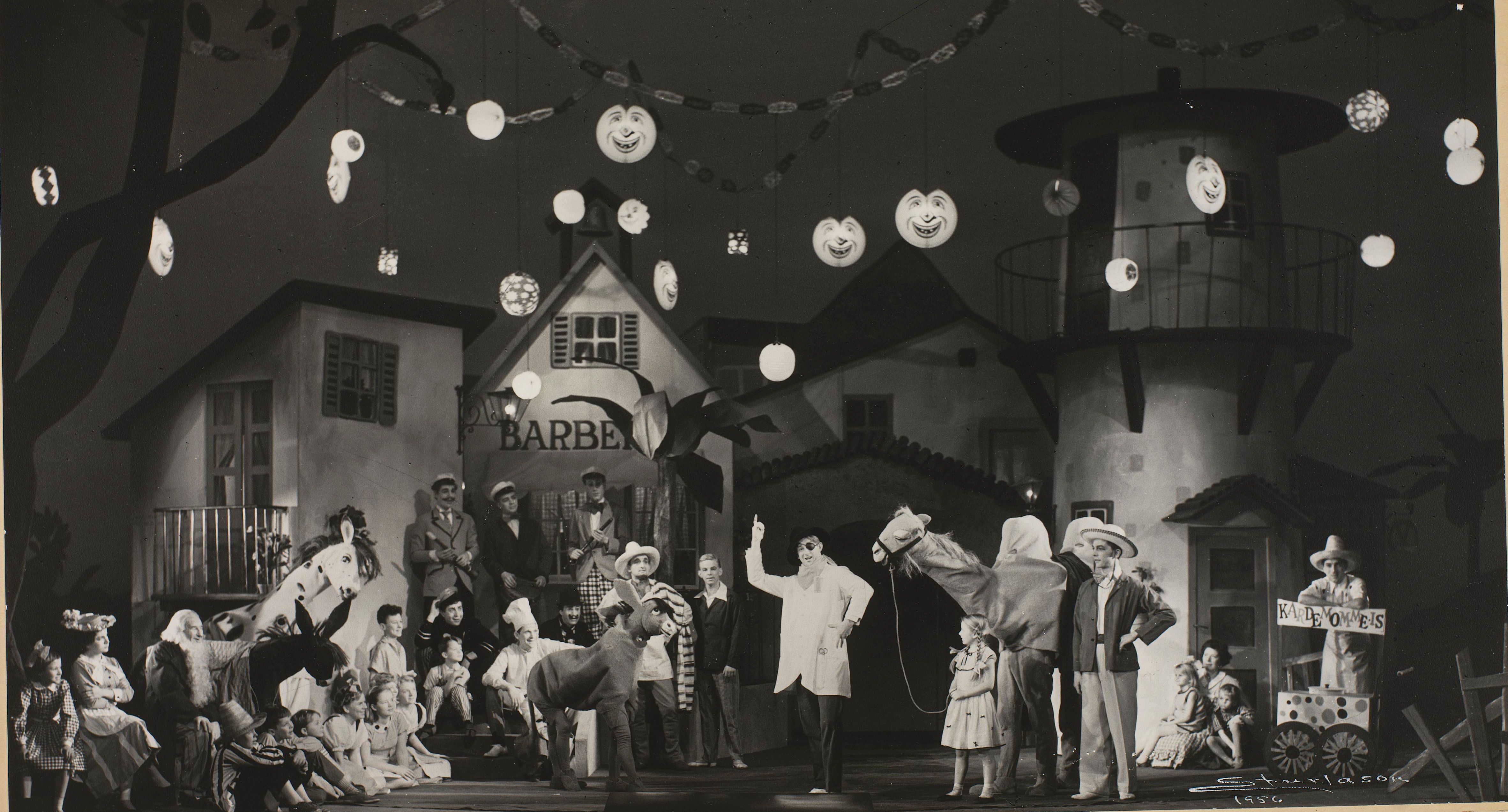 Gammelt bilde fra brannscenen i Folk og røvere i Kardemomme by