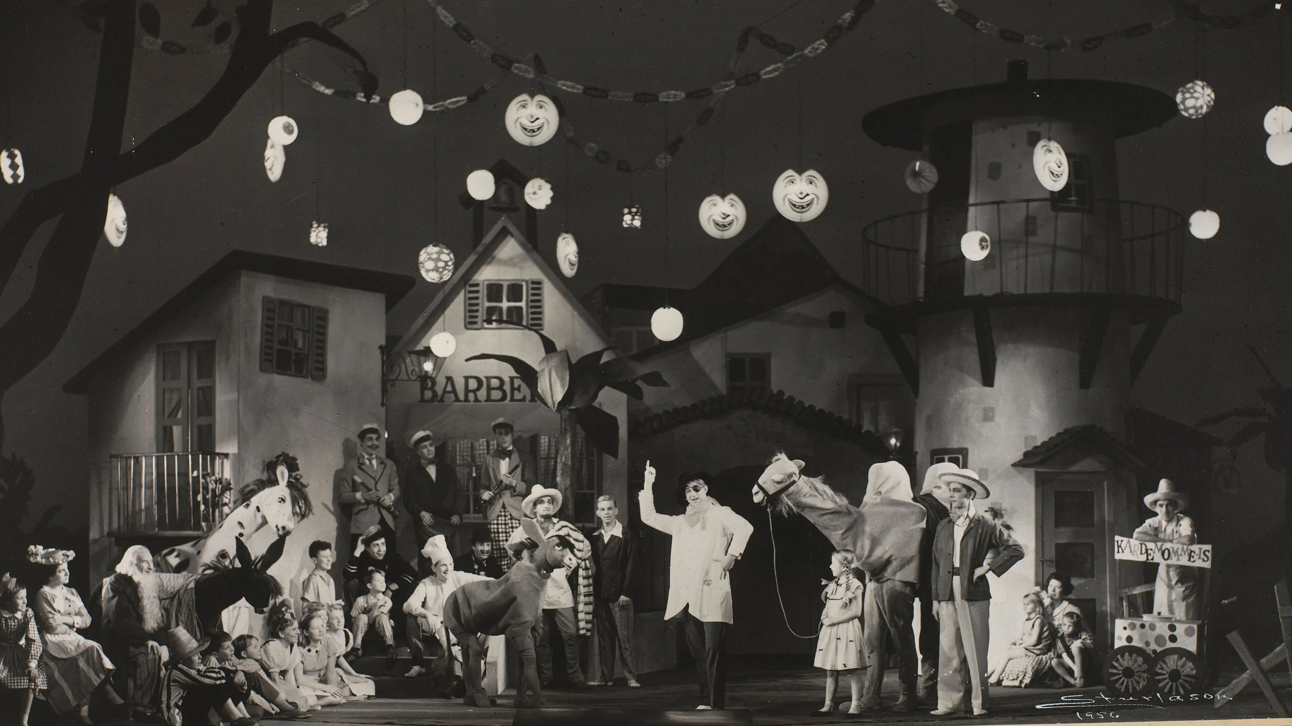 Gammelt bilde fra brannscenen i Folk og røvere i Kardemomme by