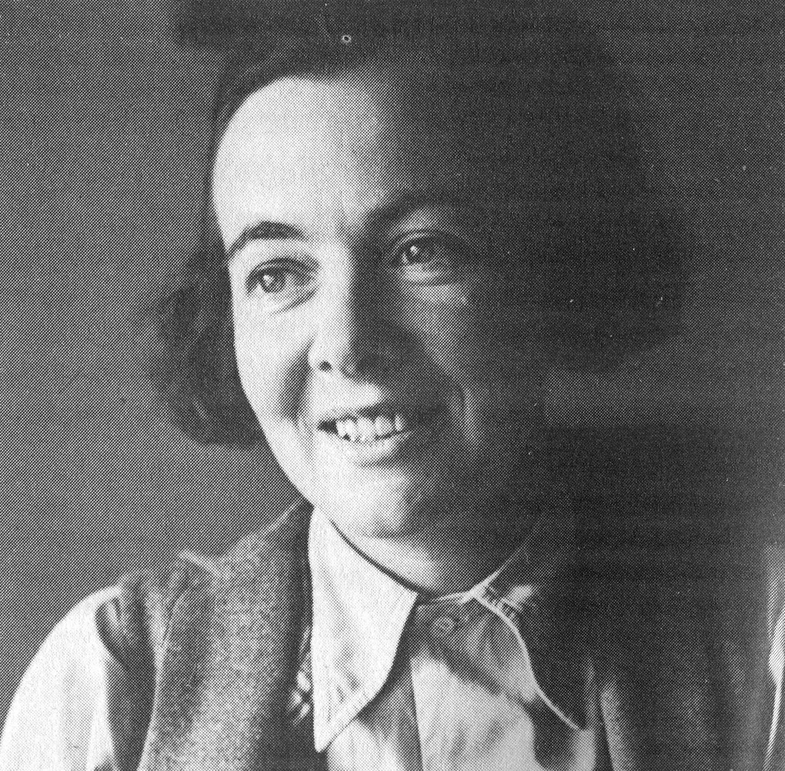 Svart hvitt-portrett av kvinne