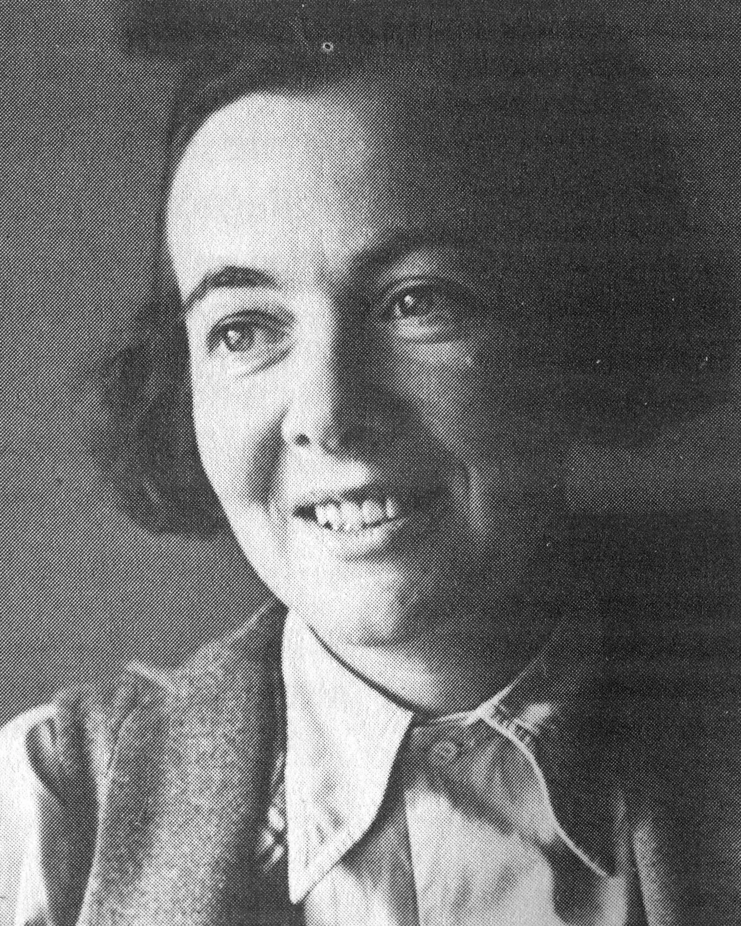 Svart hvitt-portrett av kvinne