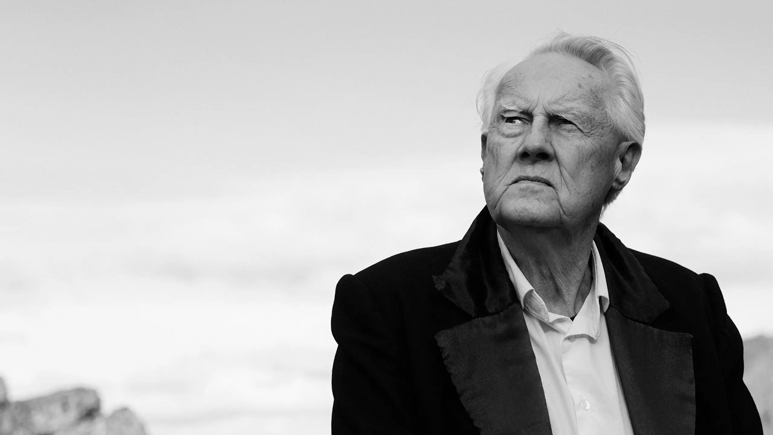 Svart-hvittbilde av en mann