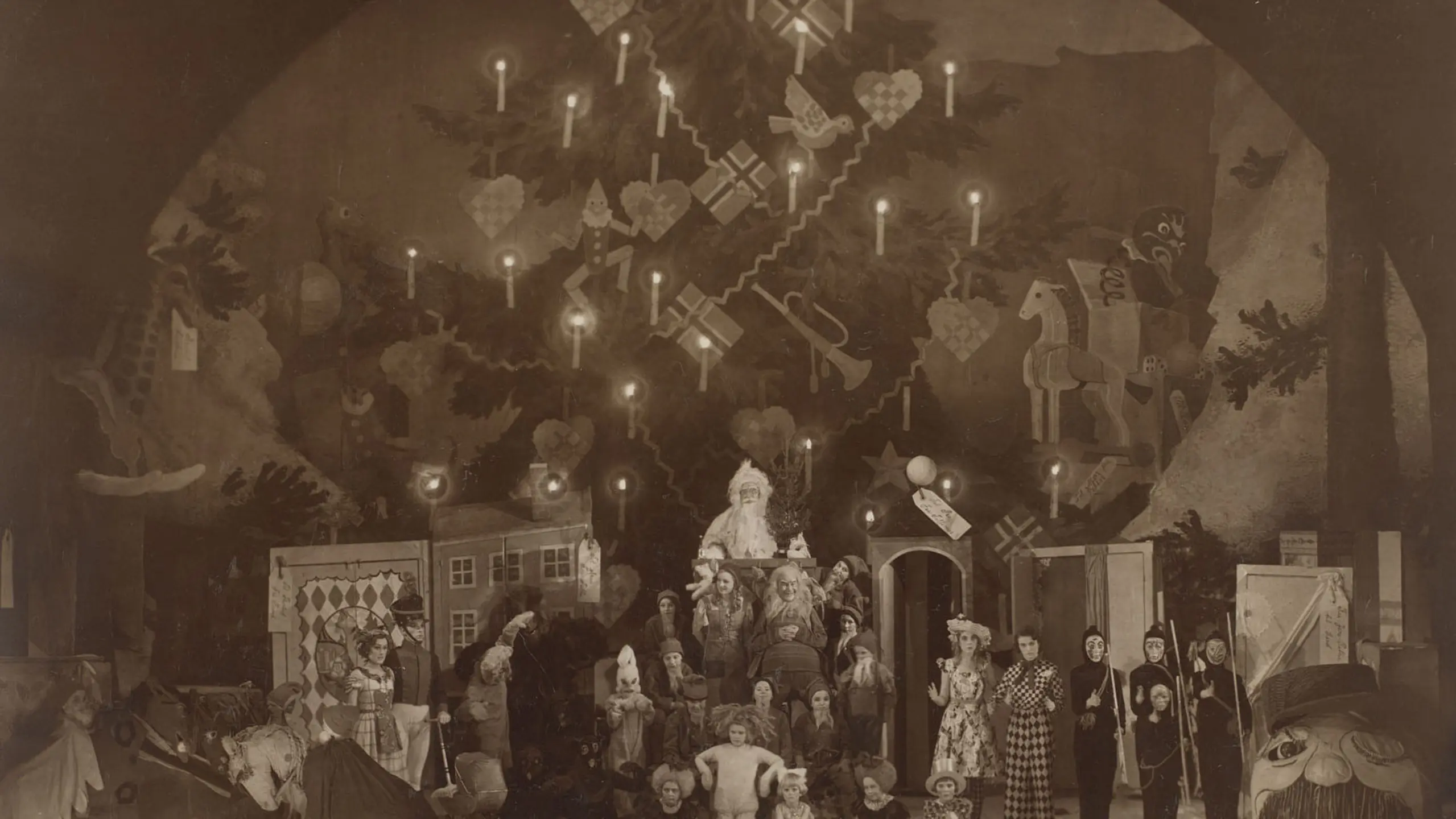 Gammelt bilde av nissescenen i Reisen til julestjernen