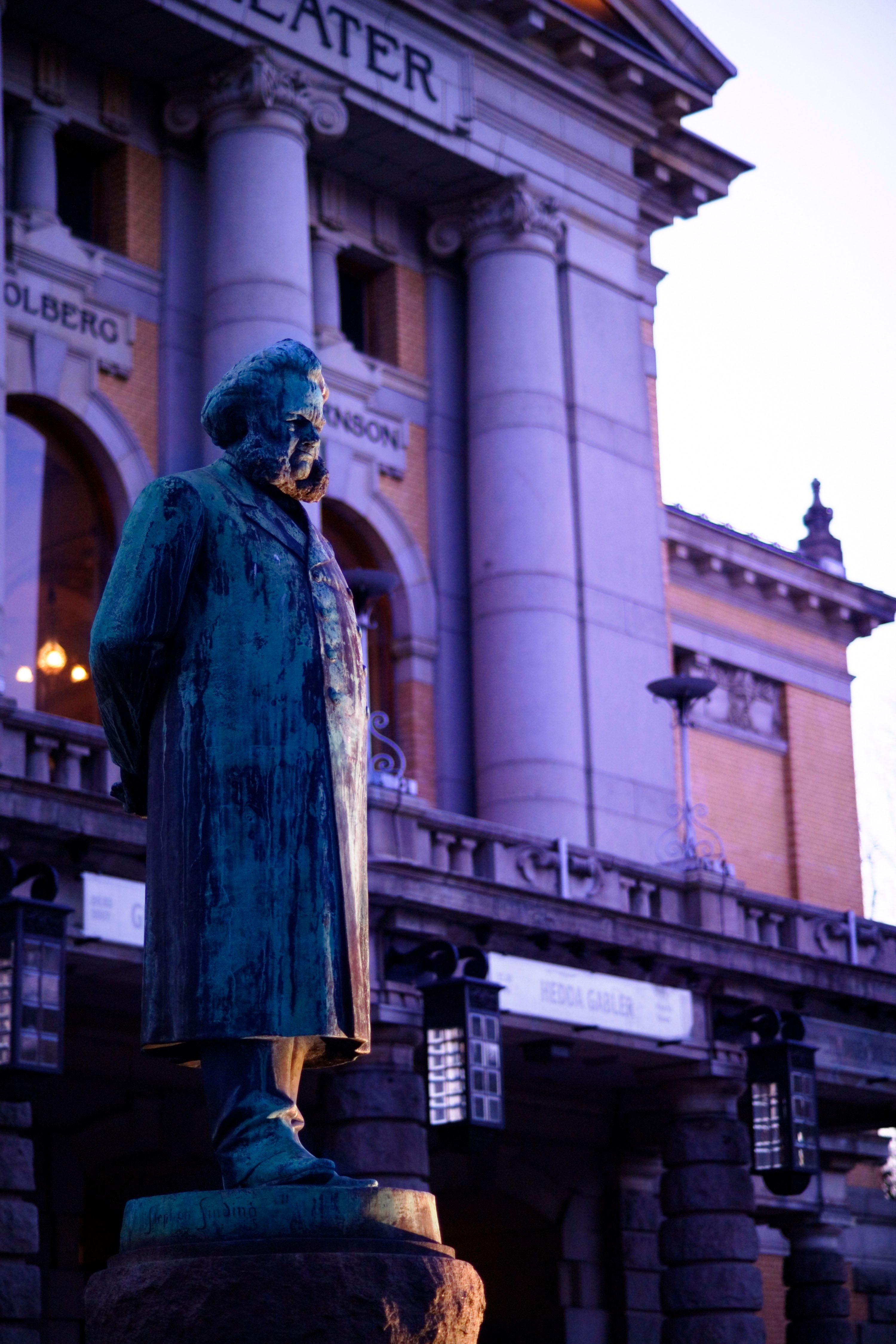 Ibsen statuen