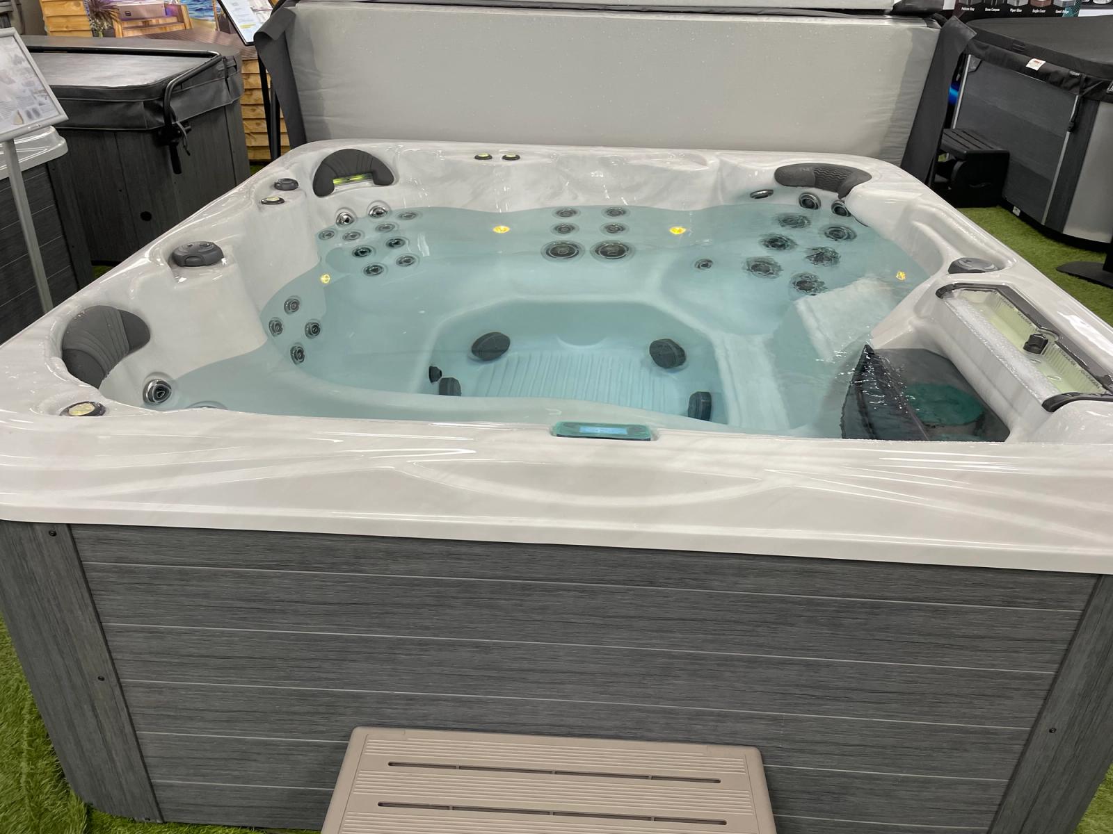 ExDisplay Antigua 52 Exdisplay Antigua 52 hot tub from the Luxury