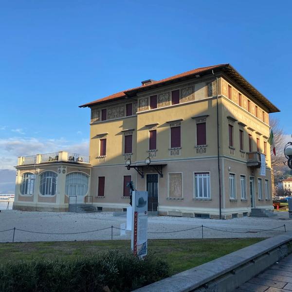 Außenansicht des Palazzo Verbania in Luino