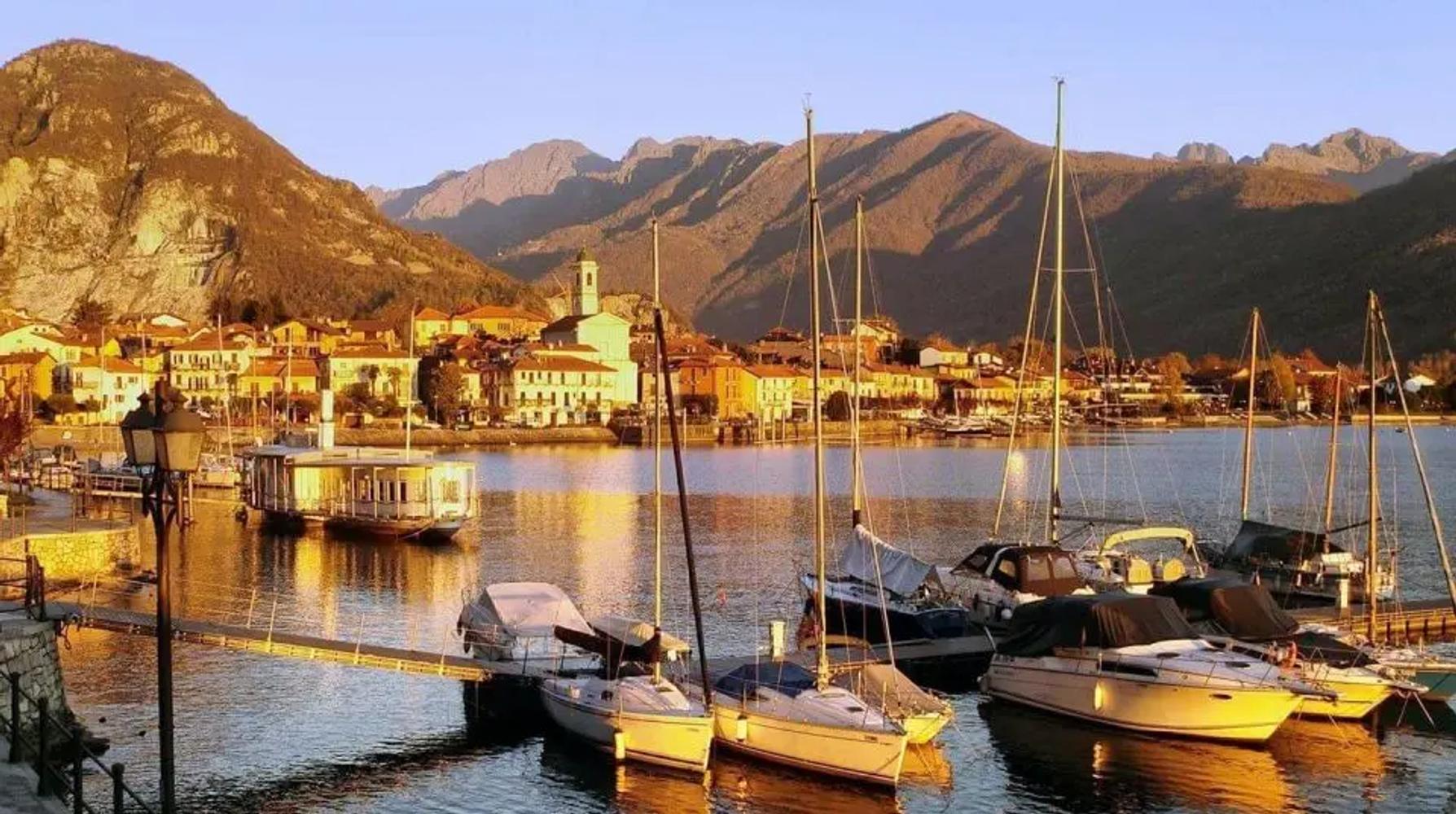 Stresa bei Sonnenuntergang am Lago Maggiore