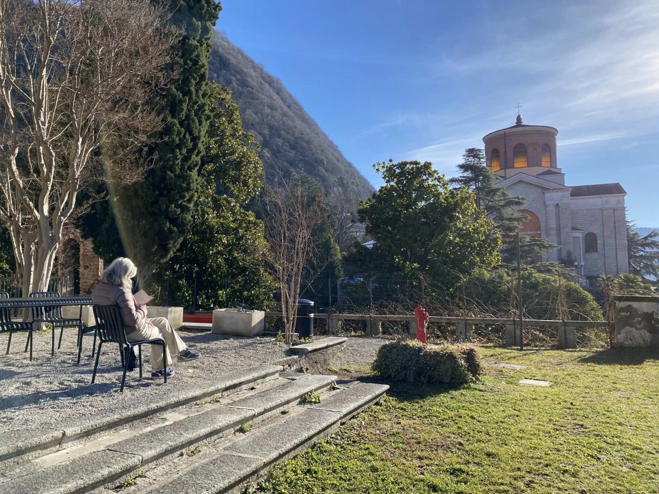 Relaxation moment at the Library of Laveno Mombello 