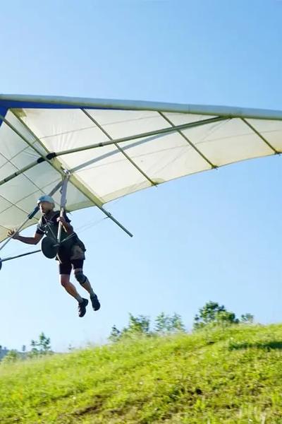 Simulated takeoff during hang gliding introduction course