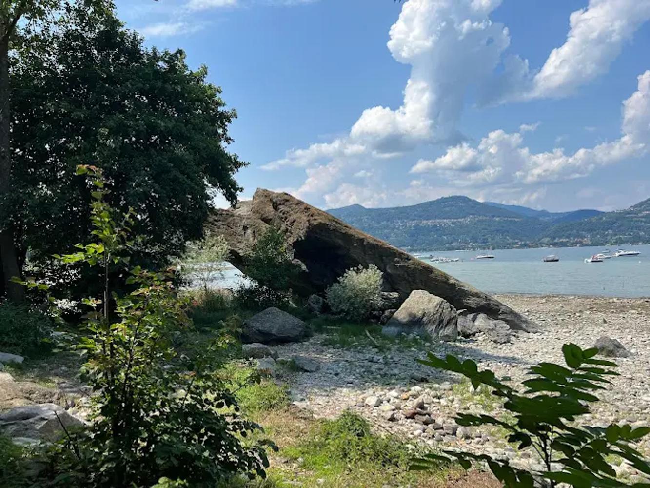 Parco Golfo della Quassa Cyclopean Boulder <a href="https://www.google.com/maps/contrib/114002934609118550455"> Davide Ferrara </a>