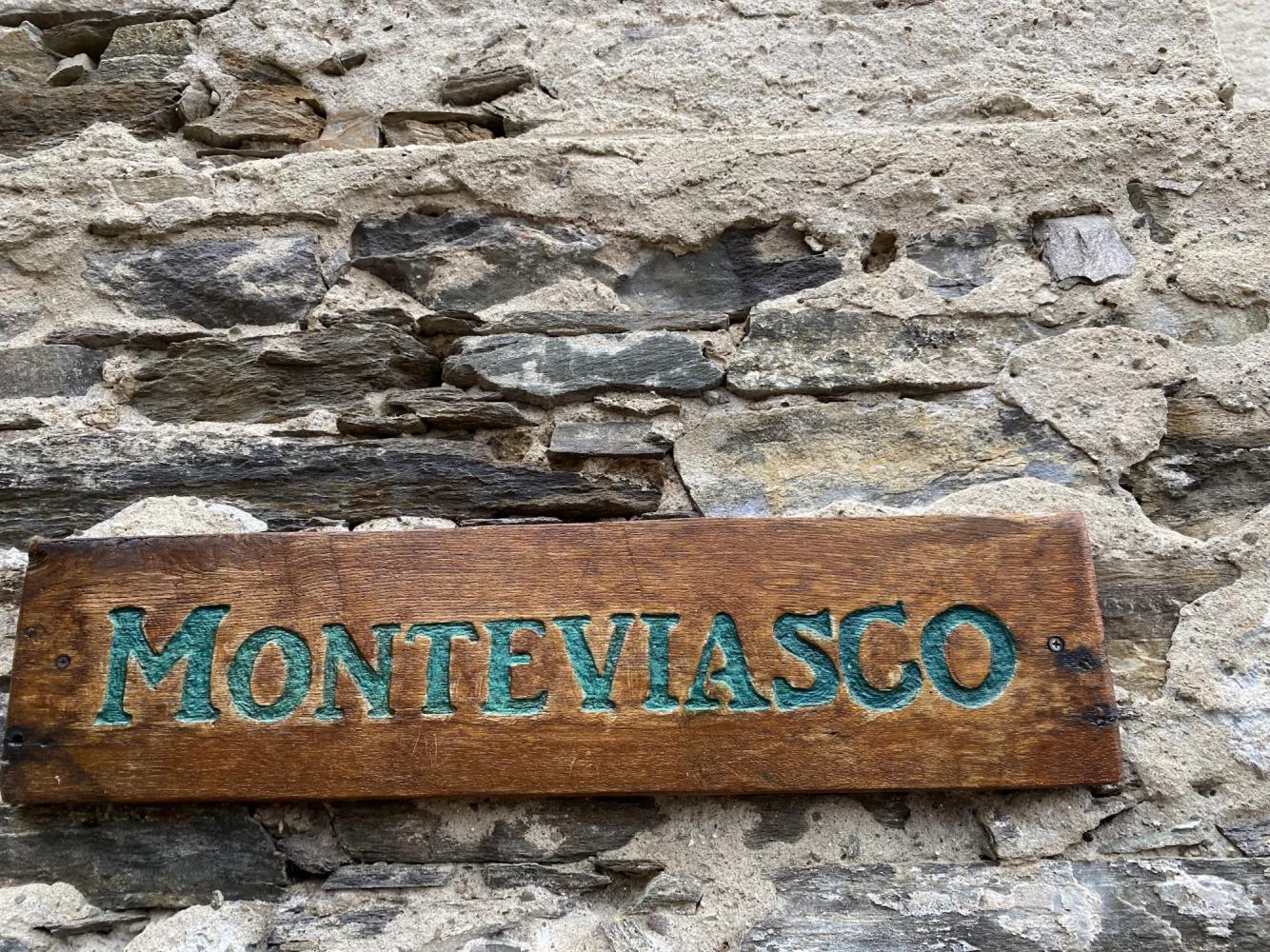 Wooden plaque in Monteviasco