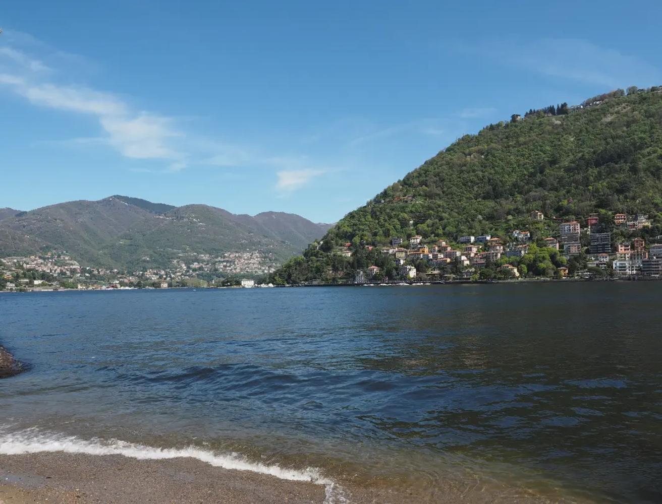 Meravigliosa Spiaggia sul Lago di Como