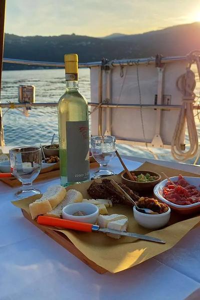 Apertivo am Lago Maggiore mit lokalen Produkten