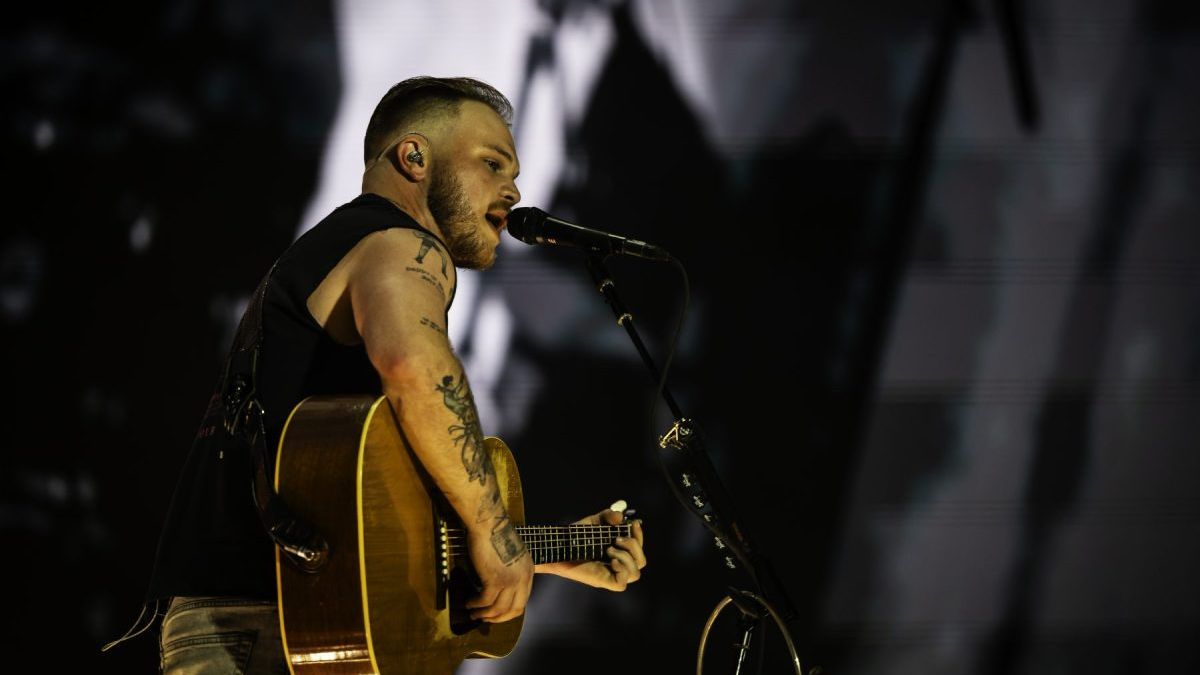 Zach Bryan Breaks Gillette Stadium Attendance Record While Wearing 'Free Palestine' Shirt Again — News news on dripviewz